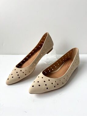Corso Como Gabrielle Beige Perforated Pointed-Toe Ballet Flats Size 6M